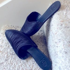 Tory Burch flat Navy blue slides, size 8M tiny leather staps